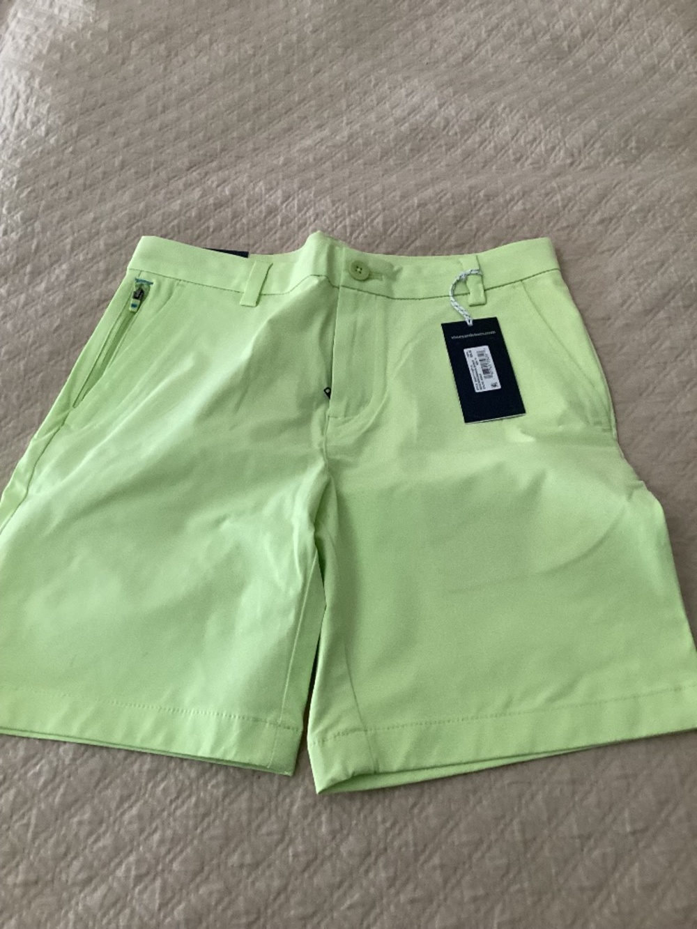 Vineyard vines new with tags boys size 18 performance style material short